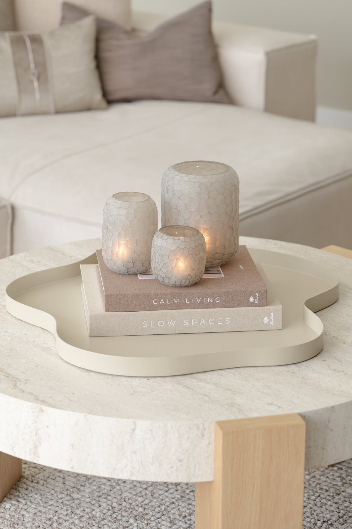 SOLULU lifestyle - storage book on coffee table